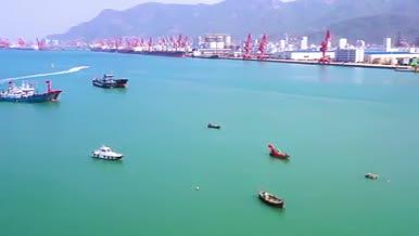 4K航拍海上的航船海上运输视频的预览图